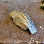 鮨 久いち - ◆小鰭 こはだ (にきり正油)