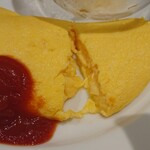 洋食とカフェ きいろのスプーン - 中はトロっと！