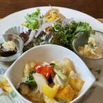 カフェスタジオ 言の波 - この日はエビマヨ・サラダ・ポテサラ・もずく