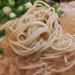 Issenkaku - 麺アップ