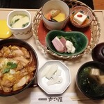 かごの屋 - 私のオーダーした炙り鶏の親子丼と季節の籠盛り3種セット♪