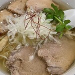 Rishiri Kombu Ra-Men Kuroobi - 透き通ったスープとたっぷりチャーシュー！