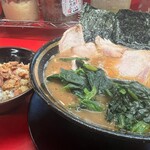 豚骨醤油ラーメン 王道家 - 濃厚、硬め