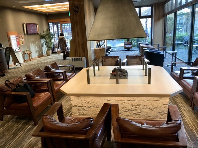 秋田温泉プラザ カフェレストラン - 泉外旭川（食堂）の写真