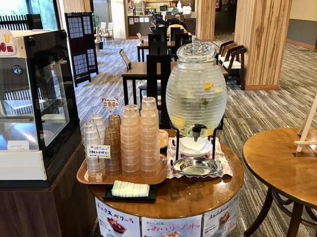 秋田温泉プラザ カフェレストラン - 泉外旭川（食堂）の写真