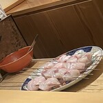 銀座 しのはら - スタンバイ中から気になっていたフグはお碗に