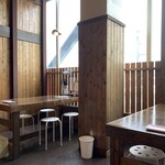 ニボシの恵 - テーブル席