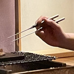 銀座 しのはら - 玉鋼で近江鴨準備中