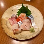 魚菜 - 刺盛り（〆さば、松川かれい、蛸、鯵、八角、鱒、鰤）