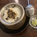 インド料理 マルジョウ - 茶葉と真鯛のビリヤニ。
            茶葉と真鯛ですよ？
            途中でライムを搾るとさらにフワッとカホリ高く。