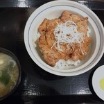 どさん娘 - 中ブタ丼とお味噌汁。
