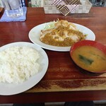 キッチンサン - 週替わりランチ（ポークソテー、挽肉のカレーソース）