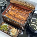 Unagi No Naruse - 竹2200円は鰻3/4尾のお重です。