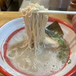 濃厚煮干とんこつラーメン 石田てっぺい - 麺(バリカタ)