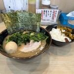 二代目 渡来武 - ほうれん草ラーメン並900円サービス卵