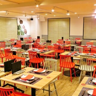 新鮮サラダバーも食べ放題で！カレーやアイスも食べ放題！