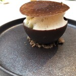 ラ・テラス - 器　全てチョコ。　中には、洋梨、アボカドと。この組み合わせもなるほど。