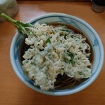 加賀 - 春菊天そば、540円
      + 山菜、90円。