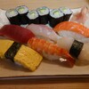 菊寿司 - 料理写真:寿司一人前（800円）