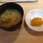 菊寿司 - 味噌汁とお新香