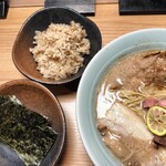 自家製麺 MENSHO TOKYO - ラム豚骨らーめんと胡椒めしと海苔