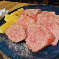焼肉やまと - 特上タン！　トリミングしっかりしててめっちゃうまい！　あれゔぁ絶対頼もう！