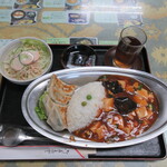北京飯店 鳳龍 - 餃子とキムチ麻婆豆腐丼　1.100円
