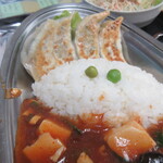 北京飯店 鳳龍 - このアングルだと　耳四つのNOV△に見えなくもない