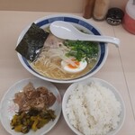 Hassaku - Aセット　塩豚骨らーめん、ライス、コロチャ、高菜　900円