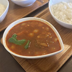 スープカレー屋 鴻 神田駿河台店 - 赤 黒毛和牛100%手作りハンバーグ 辛さ1