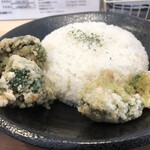 224406086 - ジューシーチキンカレー・ベジタブルスープ・7,辛口・ライスＬ（1,250円）、ガーリックブロッコリー（+260円）、ちくわの素揚げ（+120円）