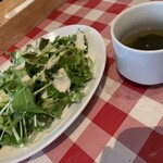fui-gopiatsutoitariankicchin - モリモリサラダとスープ