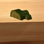 鮨 尚充 - 辛子胡瓜　始めに登場します