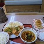 Ichiban Tei - ガツンとにんにくスタミナ唐揚げ定食と小ぎょうざ(5個)