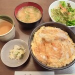 とんかつ 大国 - 特上かつ丼(サラダ付き) 1100円税込