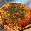 Micchan Iseya - 肉玉そば(税込880円)
                ・茹で生中太麺(磯野製麺所)
                ・オタフクソース
                ・焼き方:ヘラで押さえない
                ・焼き上がりの形:綺麗な焼き上がり
                ・鉄板又は鉄板皿で食べるのがスタンダード