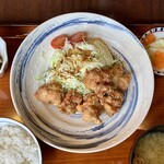 Hakata Motsunabe Sachi Torimotsuen - 中津唐揚げ定食 ¥900 の中津唐揚げ
