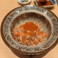 鮨 はしもと - セイコガニのシャリ和え+イクラ乗せ