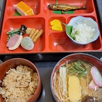 大和屋別館 - 大和屋定食.白ご飯→松茸ご飯(+200円、税込) 器にメインゴマ豆腐やあまごの甘露煮のおかずが写ってません(笑い)。にゅうめん、山芋そうめん、etc,