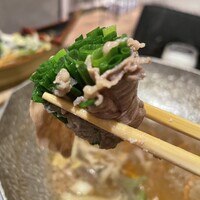黄金出汁しゃぶと江戸前寿司 肉のあさつ 梅田お初天神店 - お葱シャキシャキでいただきま！