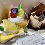 Buranshuru - 左からレアチーズケーキ、ブランシュールロール、モンブラン