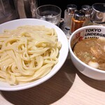 東京アンダーグラウンドラーメン 頑者 - 