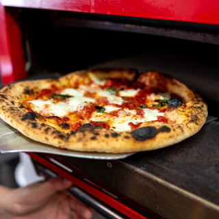 ピッツァやパスタをはじめ、ワインと一緒に嗜みたいアラカルト