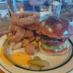 THE CORNER Hamburger & Saloon - 