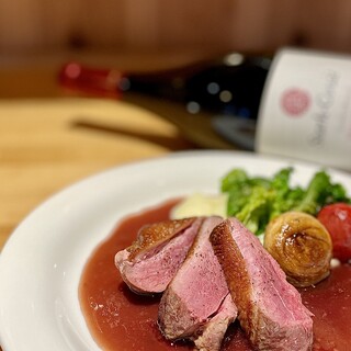 季節の創作料理とワインや日本酒の一期一会のマリアージュ