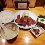 Gyuutan Ryourikaku - たん焼き定食B（肉5枚）＋とろろ