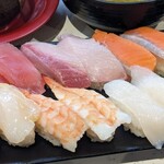かっぱ寿司 - セットの握りは、まぐろ、活〆はまち、サーモン、つぶ貝、えび、真いかが2貫ずつ。(231115)