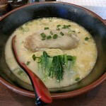 華陽麺坊 - 白いスープの鶏ラーメン