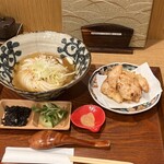 うどん 塩釜 - カツオ油香るひやかけうどん