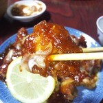 ソウル - ヤンニョムチキンは新商品で自信がないとオモニが言っていました。
      
      普通に旨いですが他の料理と比べると普通ですね。
      